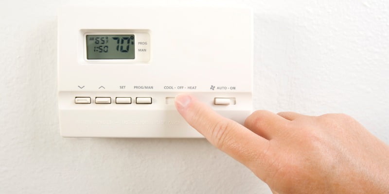 Thermostat.-Knowledge-HVAC-Refrigeration-Ltd. Install, repair and service.